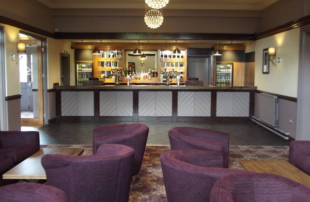 The Raven Hotel - Inn