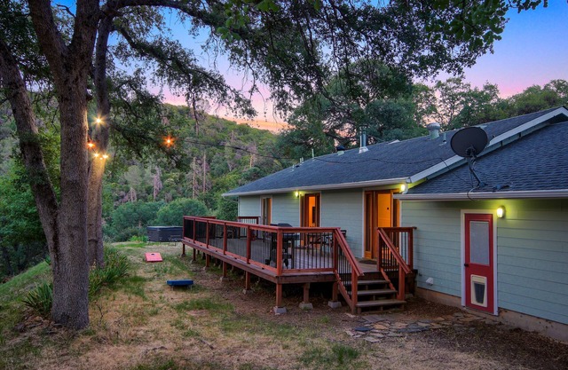 The Retreat@Lakeside Hot Tub/Views/Carbon Neutral/Fast WiFi Near Yosemite!