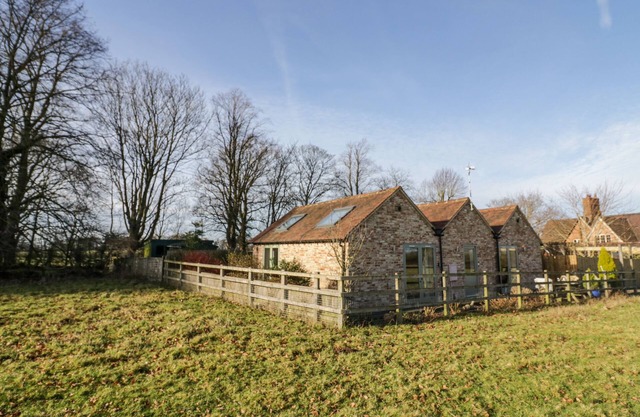 THE RETREAT, pet friendly, character holiday cottage in Barford