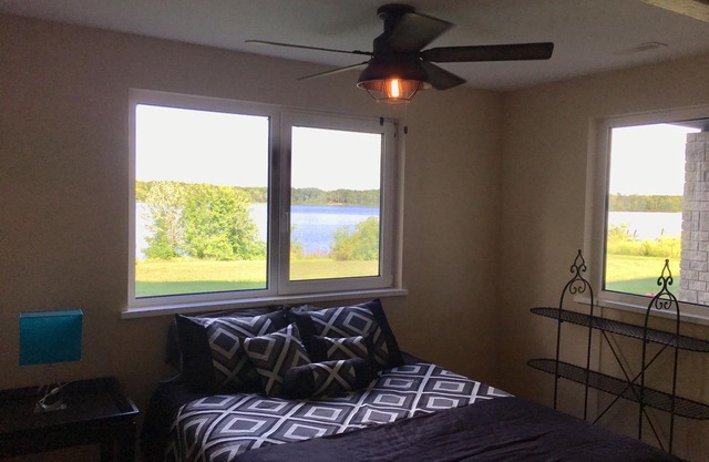 The River House Suite - waterfront walkout