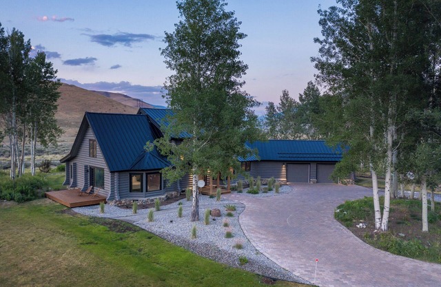 The Rodeo Cabin on 5 Acres | Hot Tub, Peloton Bike, and Pet-Friendly!