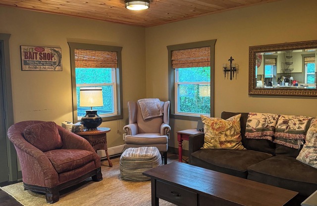 The Rosie - Muskoka Cottage on Semi Private Lake