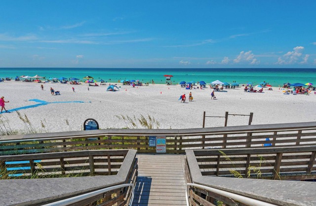 The Salty Dog on 30a: Modern Updates, 1 Minute to the Beach!