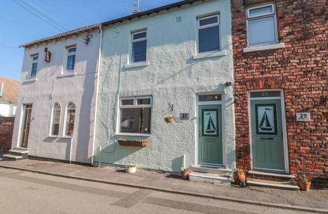 THE SANCTUARY, pet friendly, with open fire in Marske-By-The-Sea