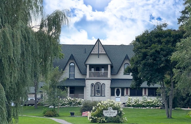 The Saucy Willow Inn and Cottages