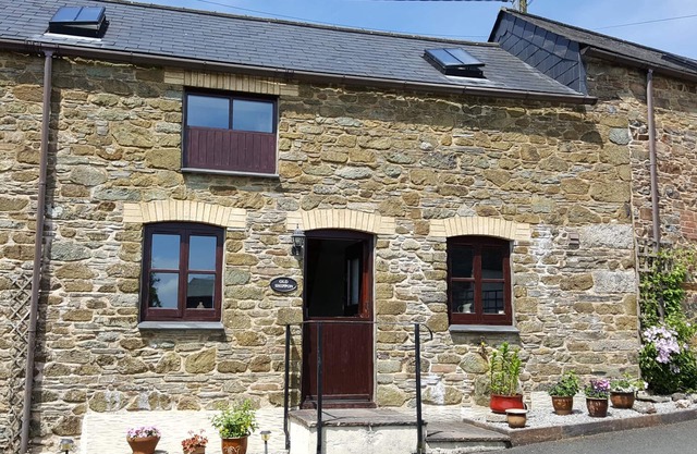THE SHIPPON, family friendly, country holiday cottage in Polyphant