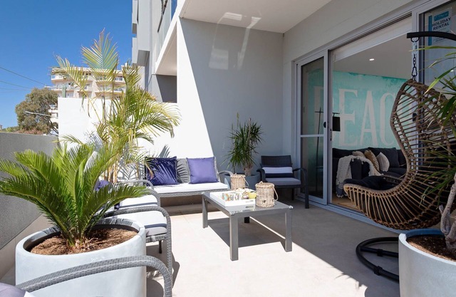 The Shoal, 104/6-8 Bullecourt Street - linen included & under 200m to beach