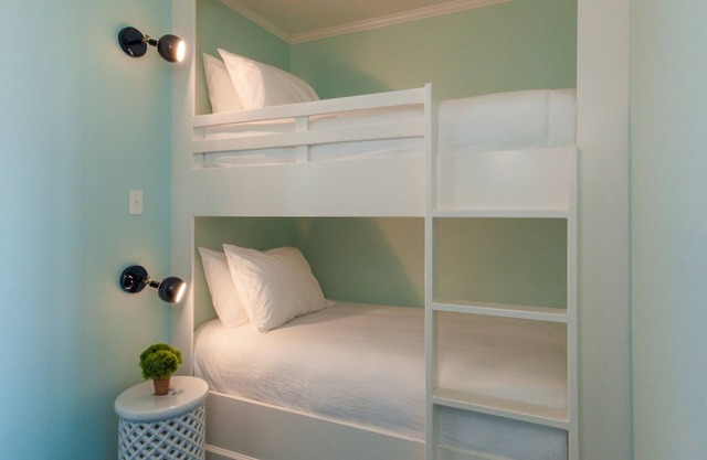 The Shore Thing – 4-Rooms Getaway with Beach Vibes & Poolside Fun
