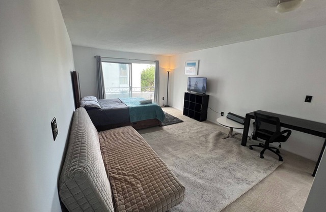 The studio + quiet + private + safe great location