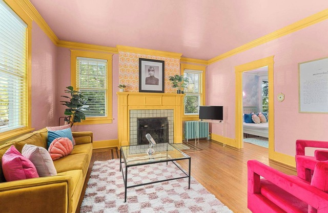 The Taylor Swift Apt Music Row Walkable!