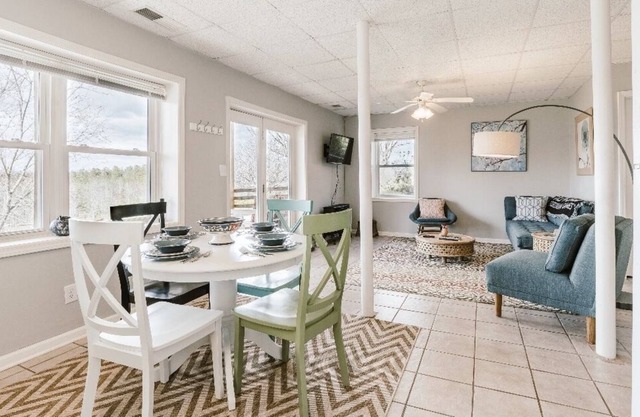THE TRYON CHALET NEST- VIEWS, WINERIES & THE TRYON INTL EQUESTRIAN CENTER