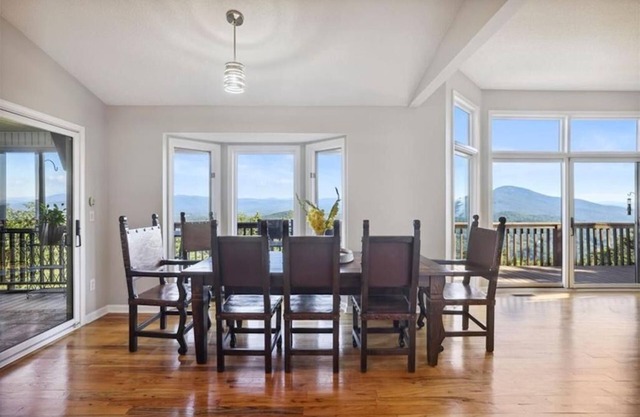 THE VERY BEST VIEW ~ 4 King Beds, 1 Q, 1 bunk w full. Hot Tub ~ Private Chef
