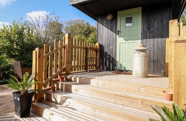 THE VIEW, pet friendly, character holiday cottage in Callington