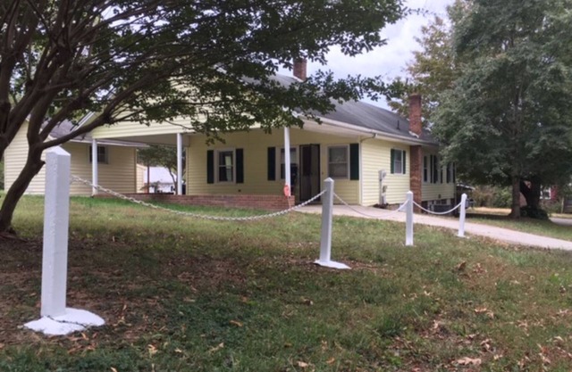 The Vineyard House - Quiet and Quaint Full House