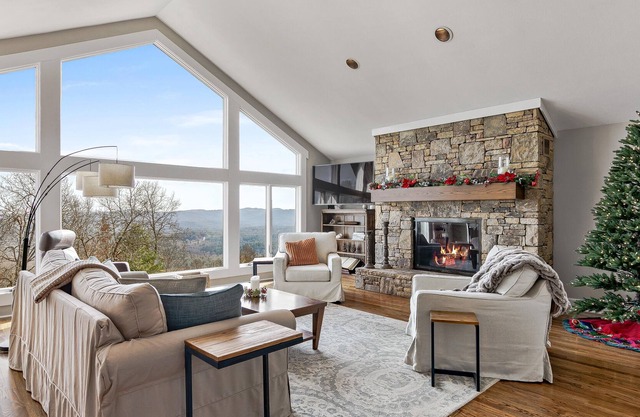 “THE VISTA” at Laurel Park/Hendersonville. 5 🌟🌟🌟on other sites ! Lux listing!