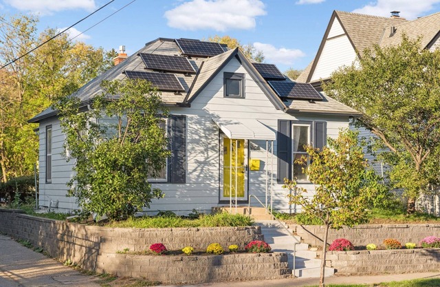 The Warm Hug House -Walkable and Oh-So-Cozy!