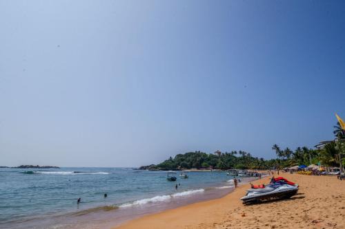 The Waves Unawatuna