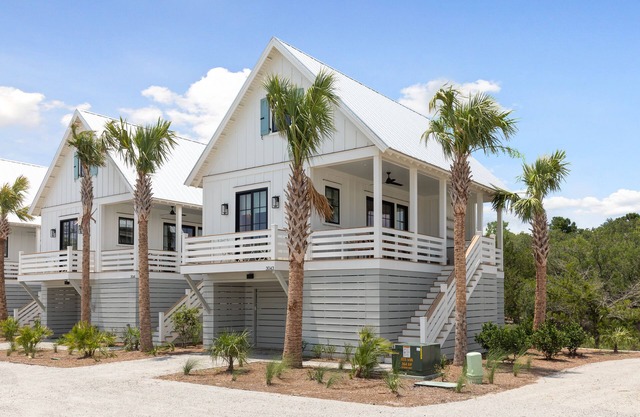 “The Whimbrel” (3043 Southerly Way) 2 person creekside bungalow at Kiawah River