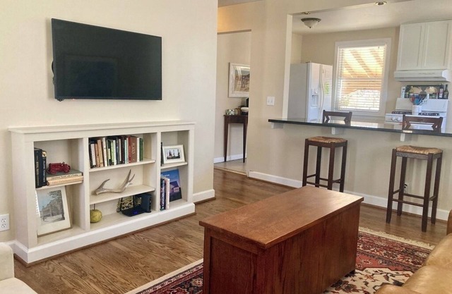 The Woodbright - Cozy Digs - Easy Access to City - Pet Friendly