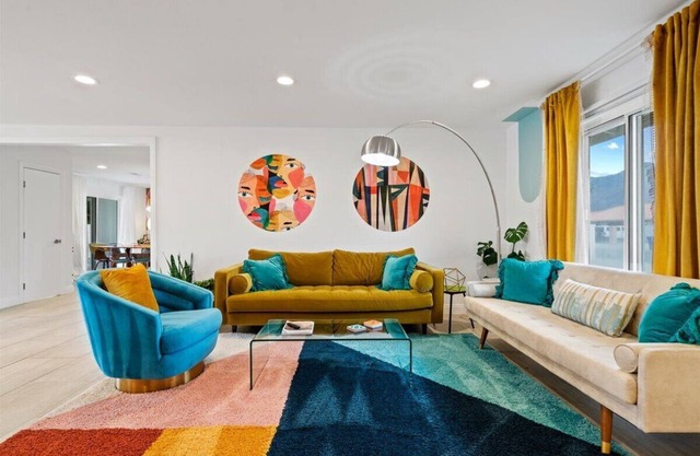 The Yellow Palm - Pet Friendly with Pool