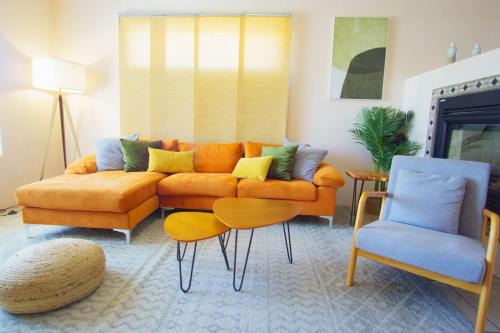The Zen Den near I-10 and Downtown with Hot Tub and Garage