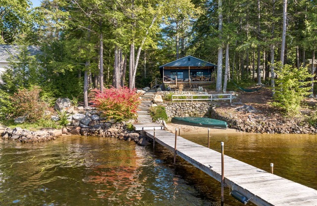 This Adorable Winnipesaukee Cottage For 6 Is Just Waiting For You