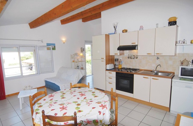 This apartment, completely renovated in 2008, welcomes you in a large house.