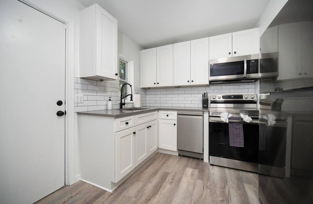 This apartment is a 2 bedroom(s), 1 bathrooms, located in Jacksonville, FL.