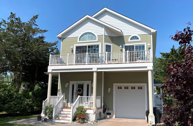 This charming and spacious home comfortably accommodates 8 people with plenty of room for everyone.