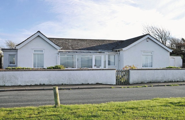 This charming cottage is situated just 50 yards away from the beach, and enjoys beautiful views.