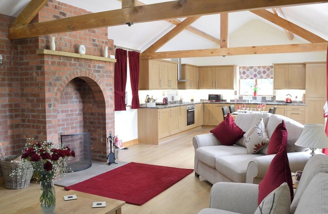 This contemporary property offers a romantic hideaway in a peaceful location.
