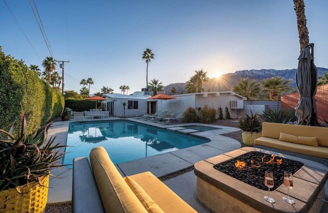 This house is a 2 bedroom(s), 2 bathrooms, located in Palm Springs, CA.