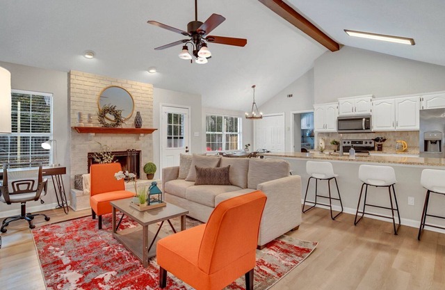 This house is a 4 bedroom(s), 2 bathrooms, located in Richmond Hill, GA.