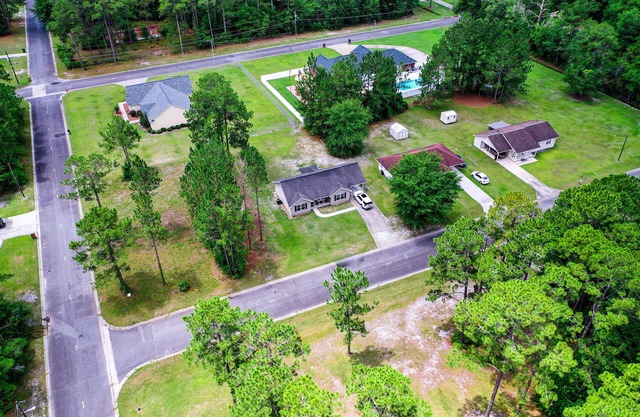 This is a 3 bedroom and 2 bath house located in a quiet neighborhood with love.