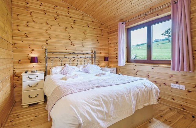 This luxurious lodge is the perfect retreat for spoiling someone special.