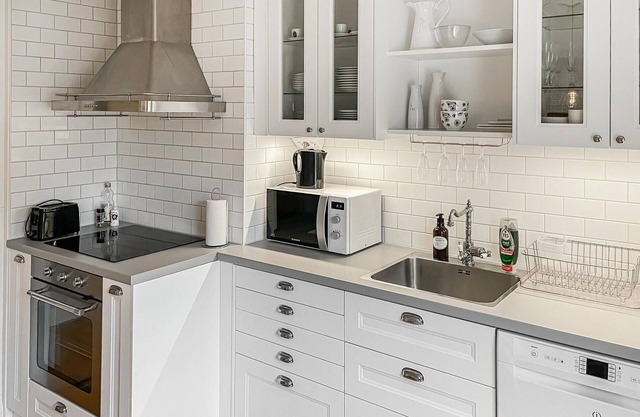 This tasteful vacation home welcomes you to the café town of Alingsås on beautiful Lake Mjörn.