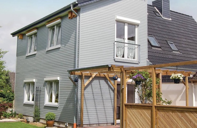 This vacation apartment in Windeby, furnished with Scandinavian style furniture, is located only 4 k