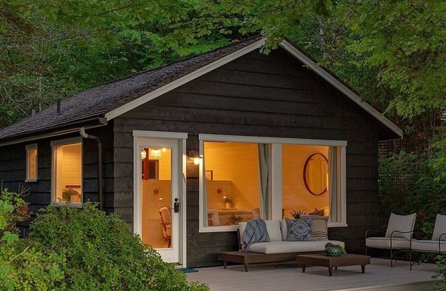 This waterfront estate on Bainbridge Island blends luxury with nature’s beauty