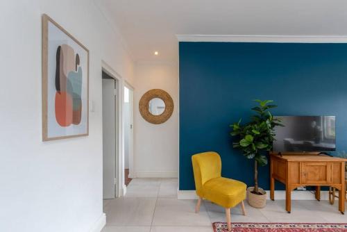 Three Anchor Bay 2BR Near Beach Cafes & Promenade