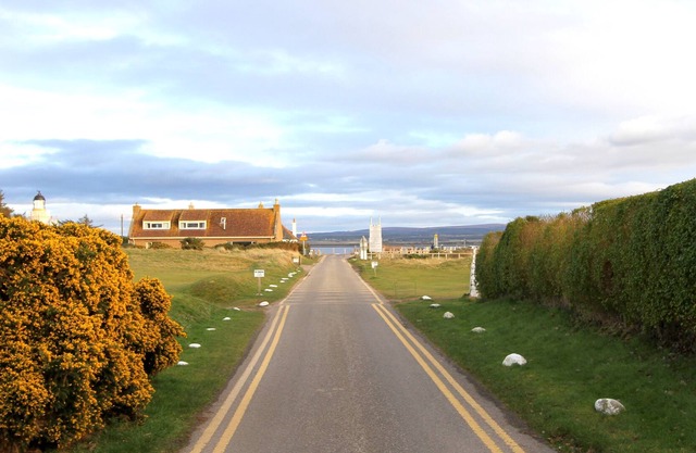 Three bedroom cottage on Chanonry Point nearby the beach and Golf course