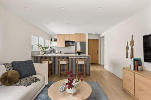 Tide House - Unit B - Modern Seaside 1BD w Parking
