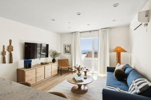 Tide House - Unit D - Modern Oceanview 1BD w Parking