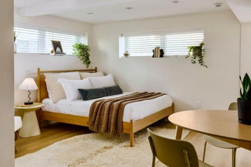 Tide House - Unit E - Modern Seaside Studio w Parking