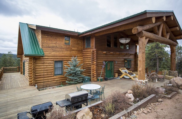 TihsreeD Lodge: Rustic Elegance in Colorado - No cleaning or other fees