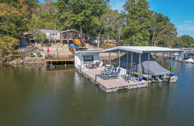 Tiki Hollow - Waterfront house w/Huge martini deck!