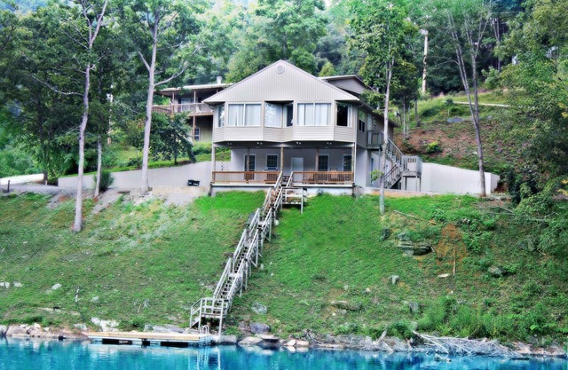 Tiltn Hiltn Beautiful lake home on Lake Norris in Lafollette, TN