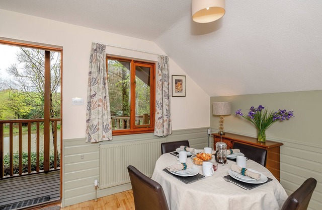 Timber lodge set by the lake with one double and one twin.