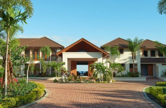 Timbuktu by the Sea Villa- Private Pool. Beachfront & Modern Elegance