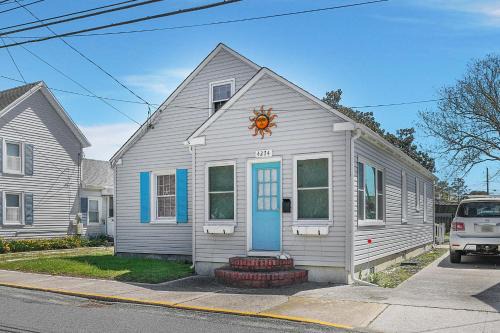 Timeout - Lovingly renovated cottage close to Downtown!