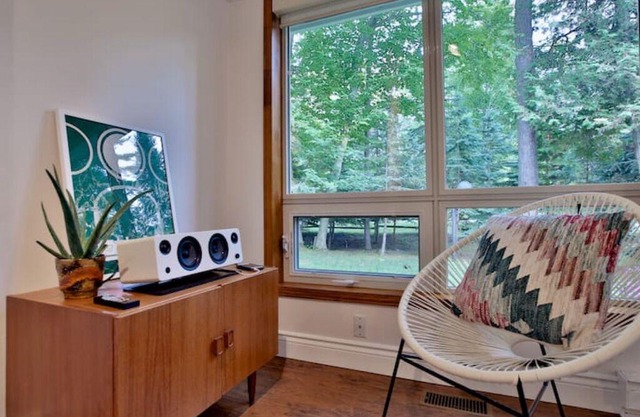 Tiny beaches clean minimalist cottage STRTT2025067